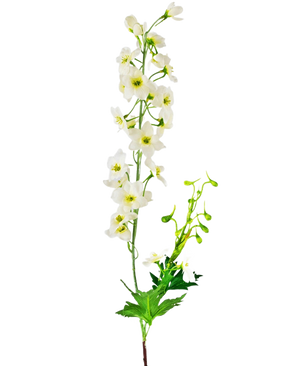 De Kunstbloem Delphinium 79 cm wit heeft een enkele steel van witte delphinium bloemen met groene bladeren en knoppen, geïsoleerd op een witte achtergrond.