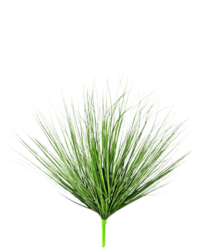 La Planta de Césped Artificial Cebolla ignífuga de 70 cm tiene hojas largas, finas y verdes, parecidas a la hierba, que emergen de un solo tallo, sobre un fondo liso y blanco.
