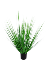 La Planta de Césped Artificial Cebolla ignífuga de 90 cm es una planta de césped artificial en maceta con largas y esbeltas hojas verdes en un recipiente compacto de color negro, sobre un fondo liso y blanco.