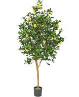 De Kunstplant Citroenboom 150 cm heeft een bruine stam, groene bladeren en meerdere gele citroenen in een pot tegen een effen witte achtergrond.
