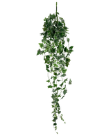 De Kunst Klimop 130 cm groen/wit is een hangende kunstklimopplant met lange, slepende groene bladeren en witte randen, afgebeeld tegen een effen witte achtergrond.