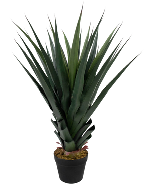 La Planta Artificial Agava Pandora UV 85 cm tiene hojas verdes largas y puntiagudas con puntas rojizas, en una maceta negra sobre un fondo blanco liso.
