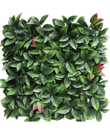 De Kunsthaag Photonia rood 50x50 cm UV heeft een dicht paneel van kunstmatige groene bladeren met clusters van roodachtige bladeren, gerangschikt in een rechthoekig rasterpatroon.