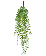 La Planta Suculenta Artificial Colgante de 76 cm tiene hojas verdes y tallos finos sobre un fondo blanco liso.