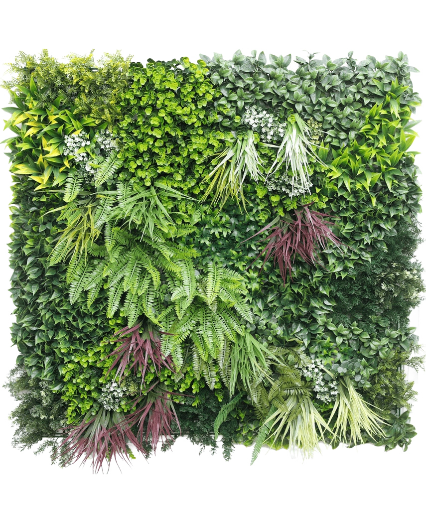 El Seto Artificial Paradise 100x100 cm UV es un muro de jardín vertical con un denso follaje verde y morado, que incluye helechos y plantas frondosas, dispuestos en forma de cuadrado sobre un fondo blanco.