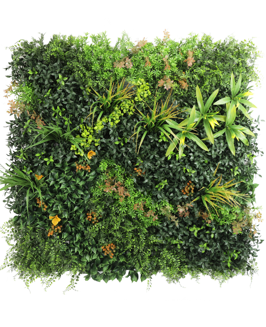 El seto artificial Marisa 100x100 cm UV es una pared verde exuberante y cuadrada con plantas de follaje mixto, helechos, detalles en amarillo verdoso y hojas parduscas dispersas sobre un fondo blanco liso.