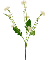 La flor artificial Daisy Spray 54 cm rayo blanco tiene un único tallo verde con racimos ramificados de pequeñas flores blancas parecidas a margaritas y hojas verdes irregulares, sobre un fondo blanco liso.