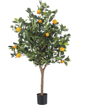El naranjo artificial de 120 cm tiene densas hojas verdes y vibrantes frutos de color naranja sobre un fondo blanco liso.